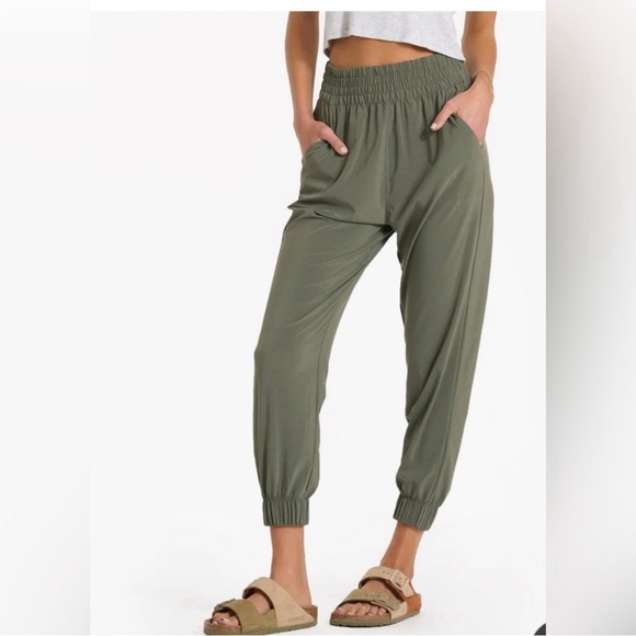Vuori Pants - Vuori Villa Jogger Army Green Women's Sz Small Athleisure Lightweight Pull On
